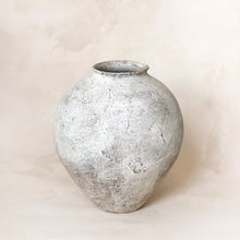 Load image into Gallery viewer, Yucca Pot
