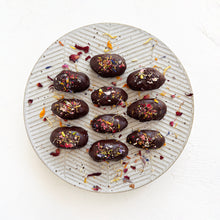 Load image into Gallery viewer, Edible Dried Flower Petals