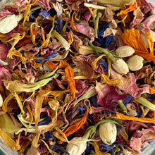 Load image into Gallery viewer, Edible Dried Flower Petals
