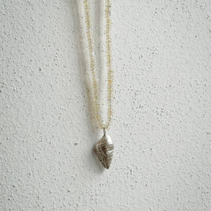 Small Shell Necklace in Silver/Opal