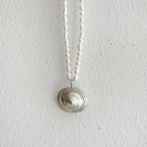 Limpet Shell necklace in Silver/Pearls