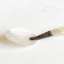 Load image into Gallery viewer, Vintage Caviar Mother of Pearl Spoon