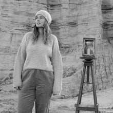 Load image into Gallery viewer, Alpaca Beanie in Indigo