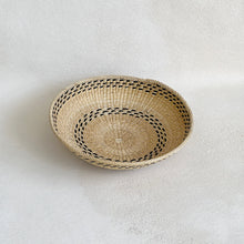 Load image into Gallery viewer, Low Basket with Perisi fungi