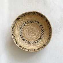 Load image into Gallery viewer, Low Basket with Perisi fungi