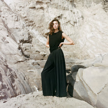 Cashmere Round Neck Vest in Black