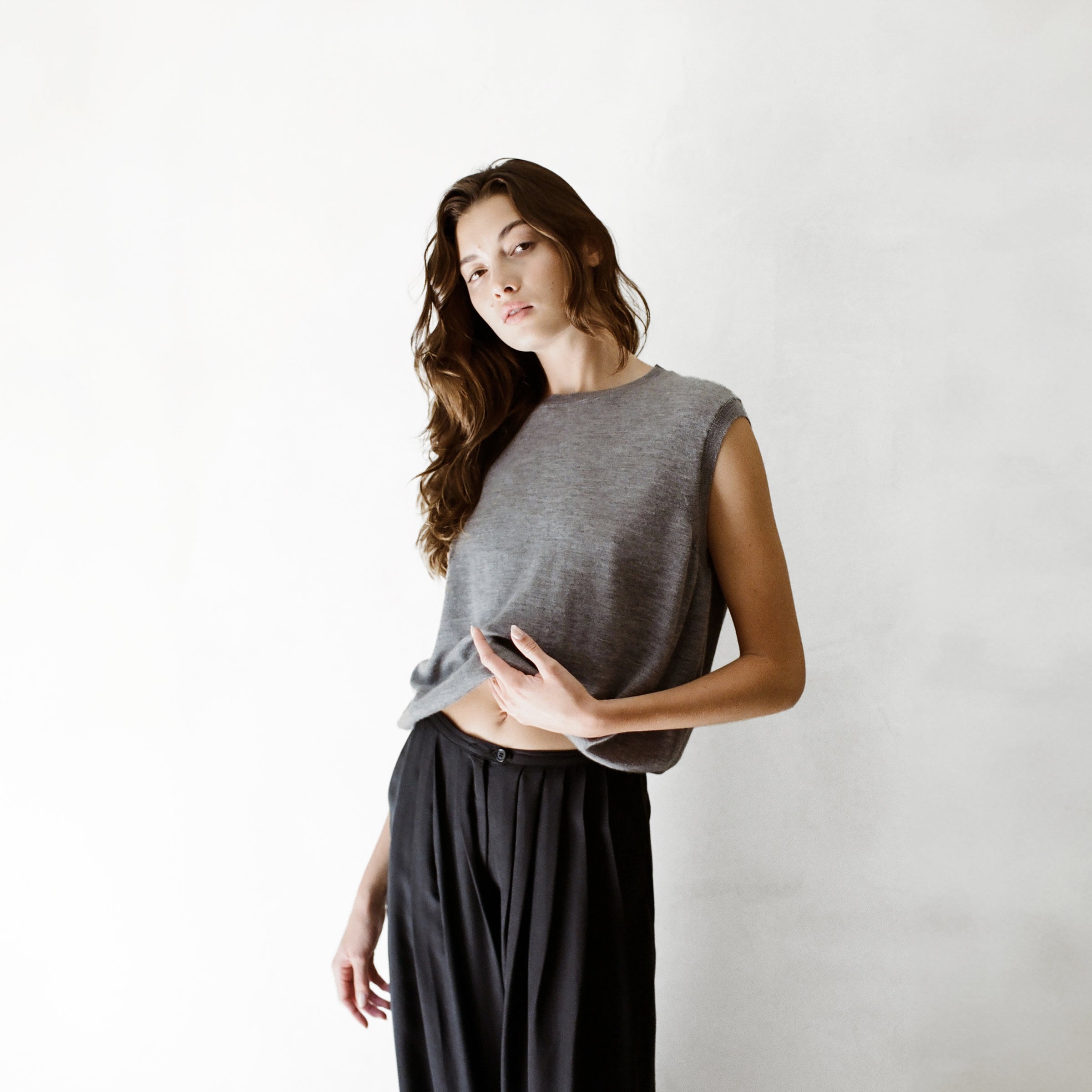 Cashmere Round Neck Vest in Grey