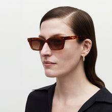 Load image into Gallery viewer, Ruby Sunglasses in Blonde Tortoise