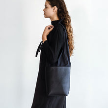 Load image into Gallery viewer, Balty Leather Bag in Black