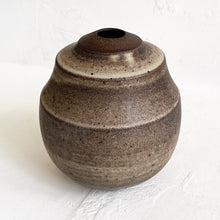 Load image into Gallery viewer, Vase in Speckled Mocha