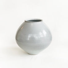 Load image into Gallery viewer, Matte Blue Vase