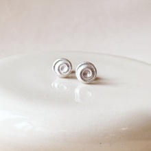 Load image into Gallery viewer, Silver Spiral Shell Stud