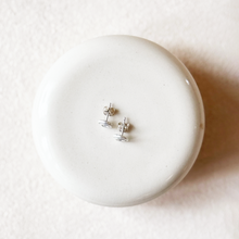 Load image into Gallery viewer, Silver Spiral Shell Stud