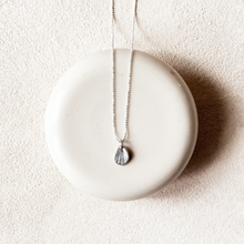 Load image into Gallery viewer, Scallop Shell Impression Necklace