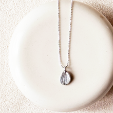 Load image into Gallery viewer, Scallop Shell Impression Necklace