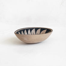 Load image into Gallery viewer, Vintage Native American Terracotta Bowl