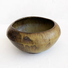 Load image into Gallery viewer, Vintage Studio Pottery Bowl