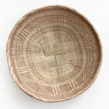 Load image into Gallery viewer, Tonga Filigree Wall Basket