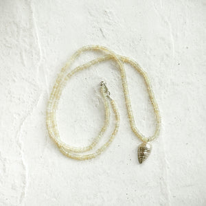 Small Shell Necklace in Silver/Opal
