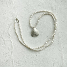 Load image into Gallery viewer, Scallop Shell Necklace in Silver/Pearls