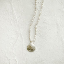 Load image into Gallery viewer, Scallop Shell Necklace in Silver/Pearls