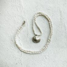 Load image into Gallery viewer, Limpet Shell necklace in Silver/Pearls