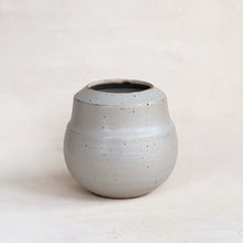 Load image into Gallery viewer, Vase in Dark Cream