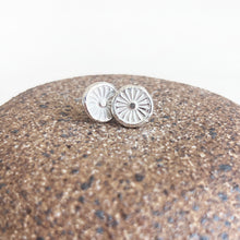 Load image into Gallery viewer, Silver Chamomile Studs