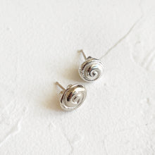 Load image into Gallery viewer, Silver Spiral Shell Stud