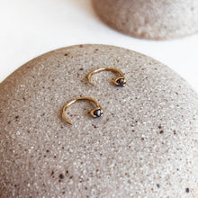 Load image into Gallery viewer, Shadow Nector Earrings