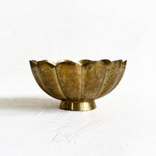 Load image into Gallery viewer, Vintage Brass Scalloped Bowl