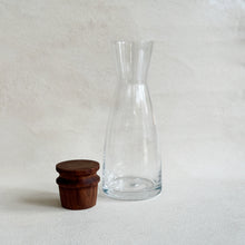Load image into Gallery viewer, Carafe with Walnut Stop