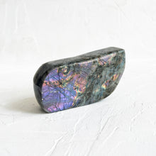 Load image into Gallery viewer, Labradorite Gemstone