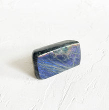 Load image into Gallery viewer, Labradorite Gemstone
