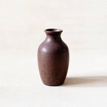 Load image into Gallery viewer, Small Vase in Peat