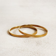 Load image into Gallery viewer, Ridge Bangle