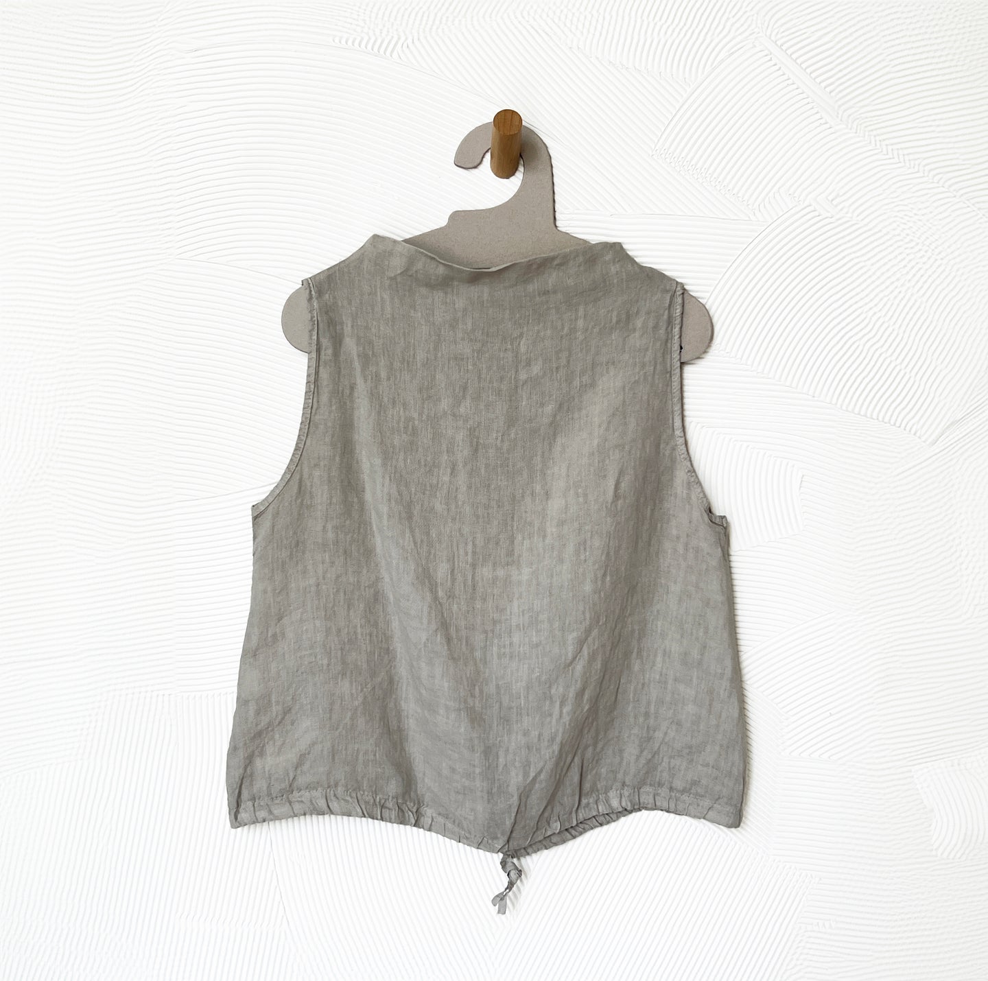 Sleeveless Linen Blouse in Natural