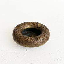 Load image into Gallery viewer, Vintage Round Etched Ashtray