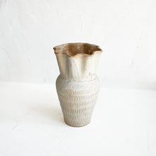 Load image into Gallery viewer, Datura Vase in Oyster