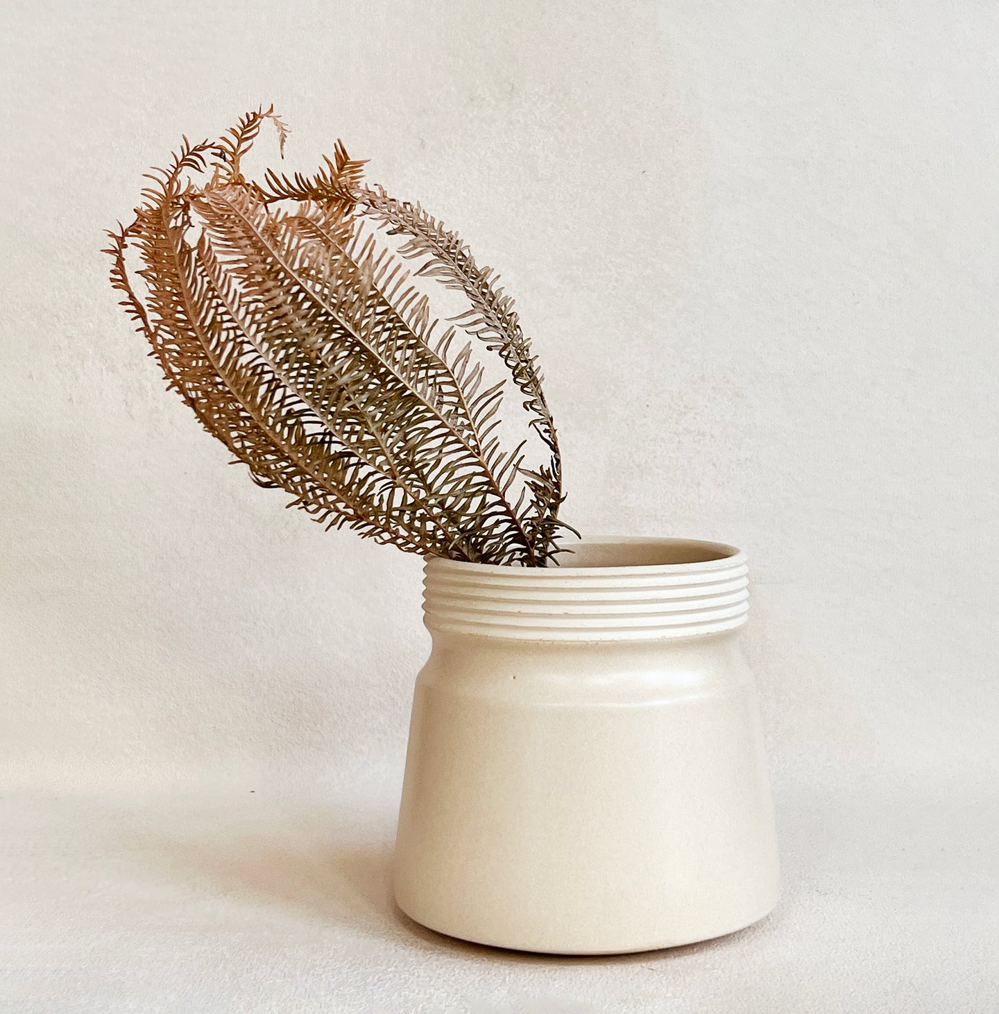 Vase in Eggshell