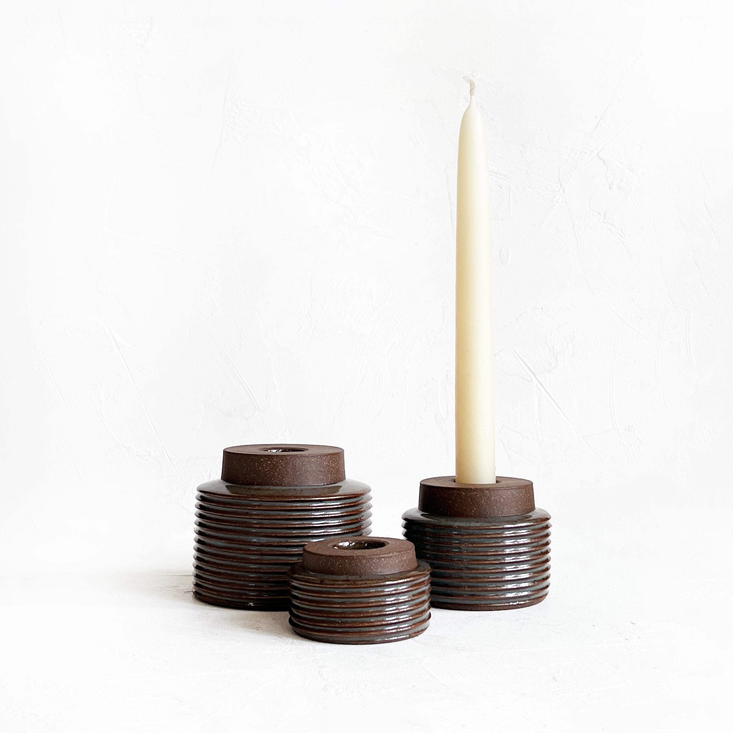 Ribbed Candle Holder in Glossy Brown