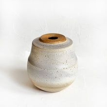 Load image into Gallery viewer, Vase in Speckled White