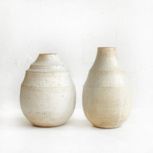 Load image into Gallery viewer, Vase in Speckled Warm White