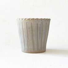 Load image into Gallery viewer, Scalloped Crock in Warm White