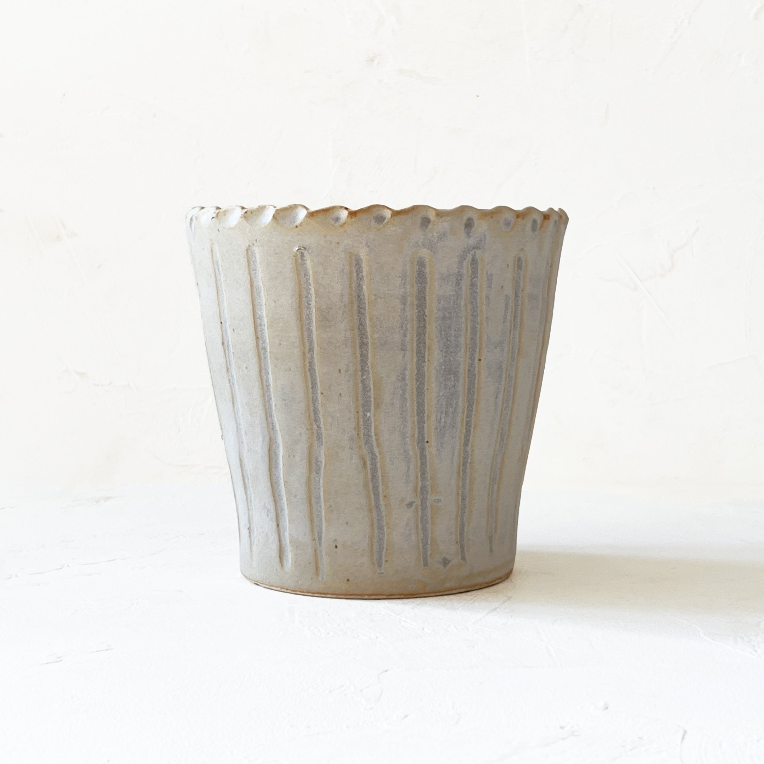 Scalloped Crock in Warm White