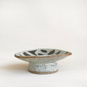 Shape Pedestal Dish in Gray
