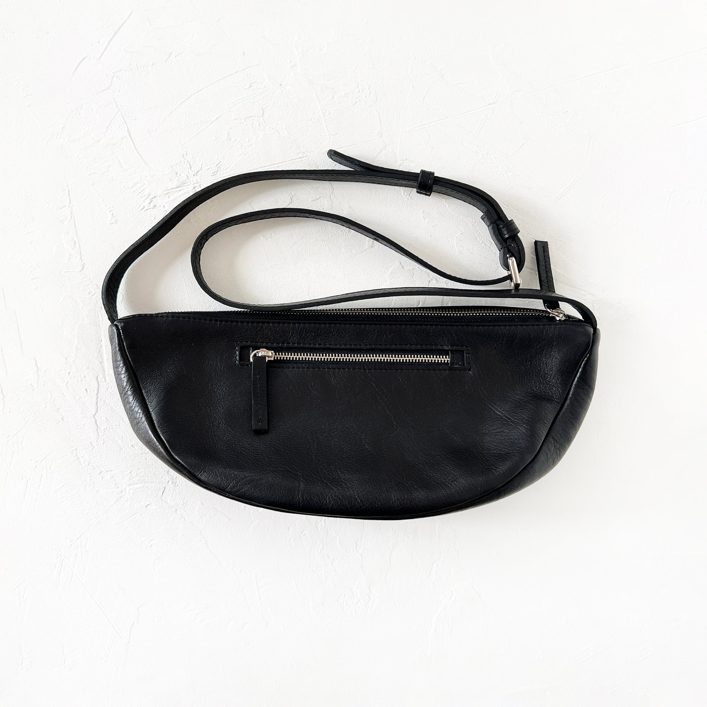 Teca Leather Crossbody Bag in Black