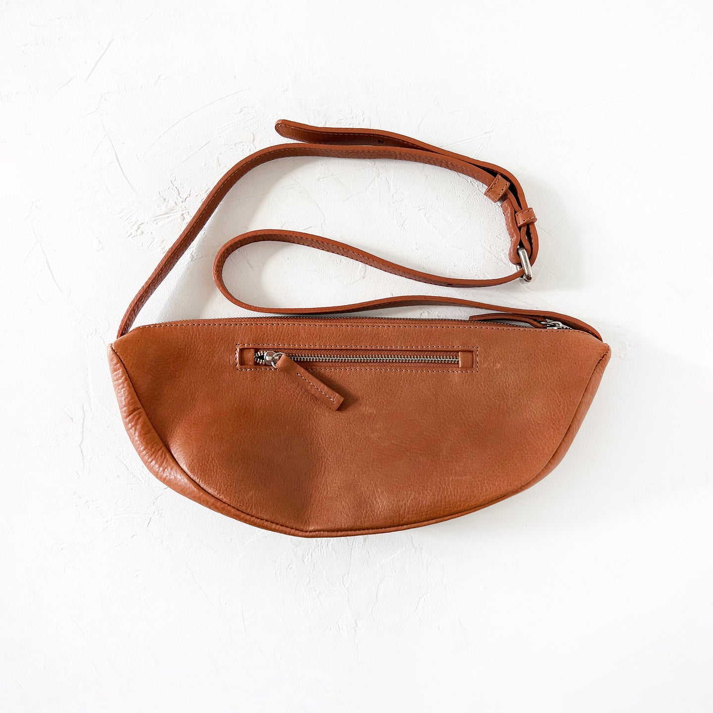 Teca Leather Crossbody Bag in Caramel