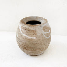 Load image into Gallery viewer, Mitsuko Vase in Cream and White
