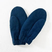 Load image into Gallery viewer, Kantha Mittens in Indigo